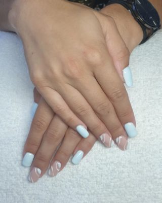 Un magnifique Bleu pastel et sa déco 🥰
Pose en gel 💅