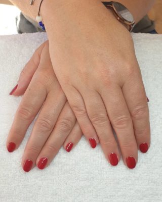 Un Rouge foncé magnifique ❤🥰
Pose de vernis semi-permanent 💅