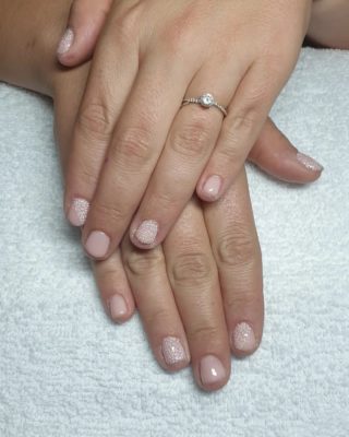 Un joli Nude 🥰
Pose de vernis semi-permanent 💅