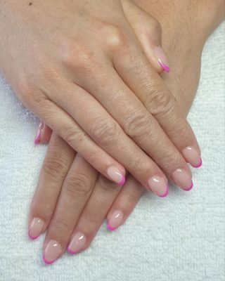Une jolie French coloré 💗 🥰
Remplissage en gel 💅